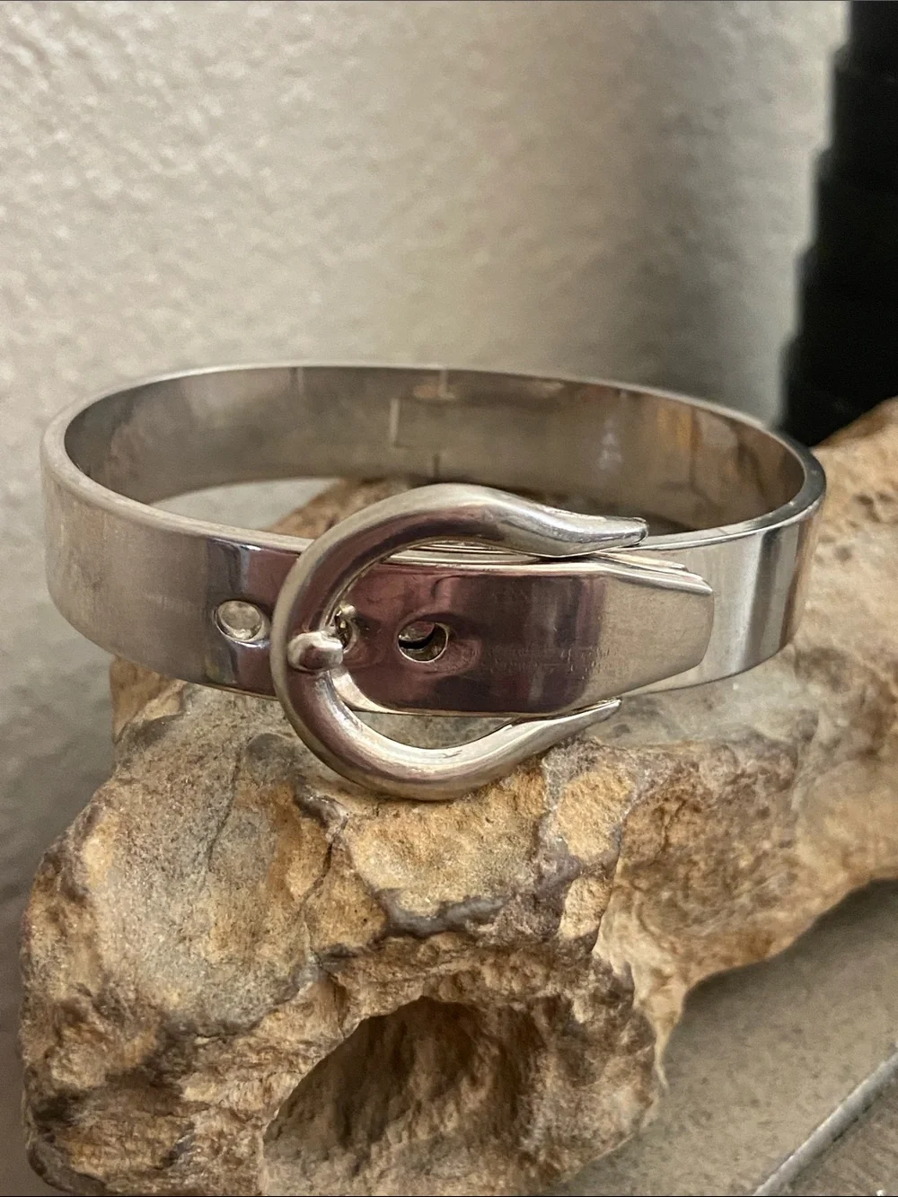 VTG 90s Silver Tone Alloy  Belt Buckle Style Hinged Bangle Bracelet - Picture 3 of 4